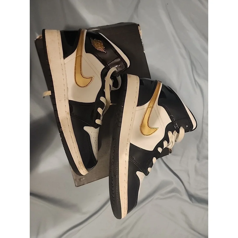 Mens Size 7y  - Nike Air Jordan 1 Mid Patent SE Black Gold  Bq6931 -007  W/box‎